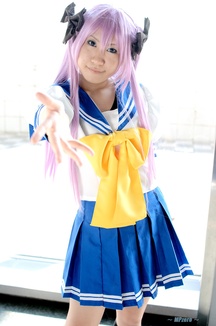 hiiragi kagami, lucky star, photo (medium), cosplay, hair ribbon, hitachi fuyuki, purple hair, ribbon, sailor, school uniform, serafuku, twintails