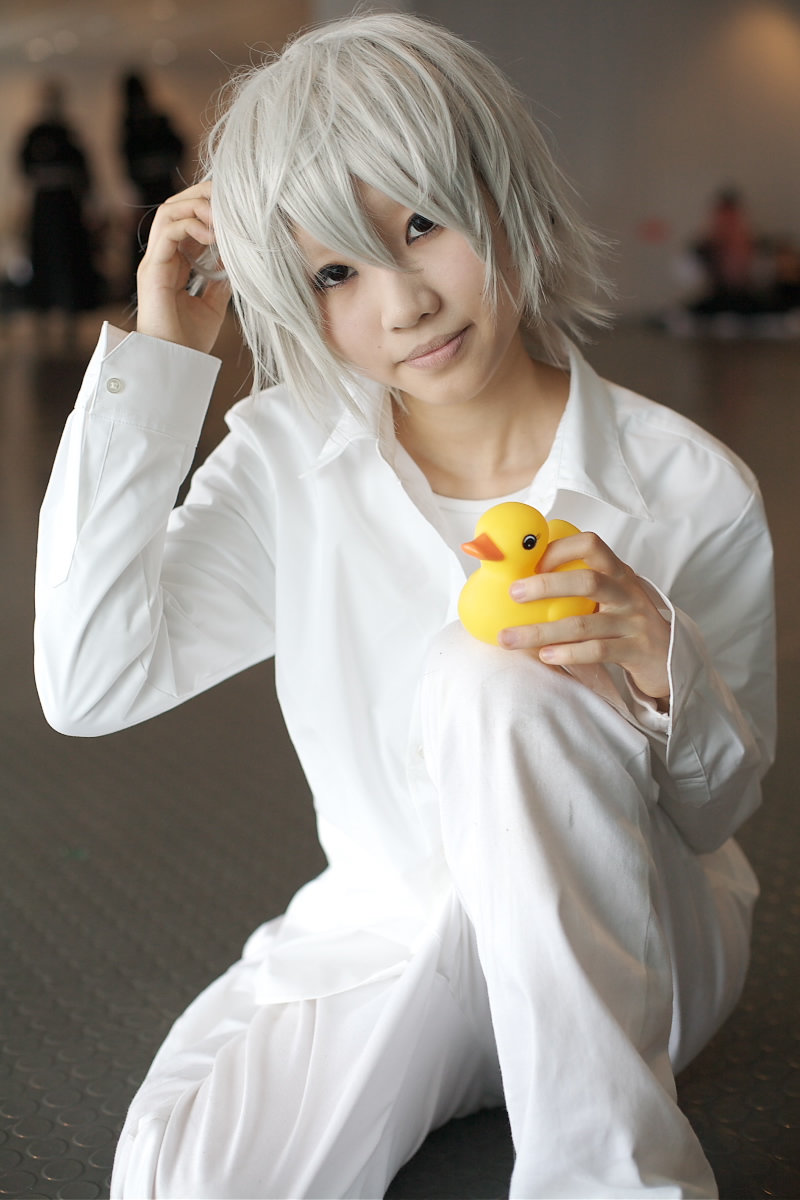 near (death note), death note, silver hair, highres, photo (medium), cosplay, dress shirt, haruta mochiko, pants, rubber duck, shirt, short hair