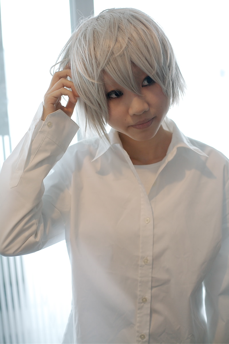 near (death note), death note, silver hair, highres, photo (medium), cosplay, dress shirt, haruta mochiko, pants, rubber duck, shirt, short hair
