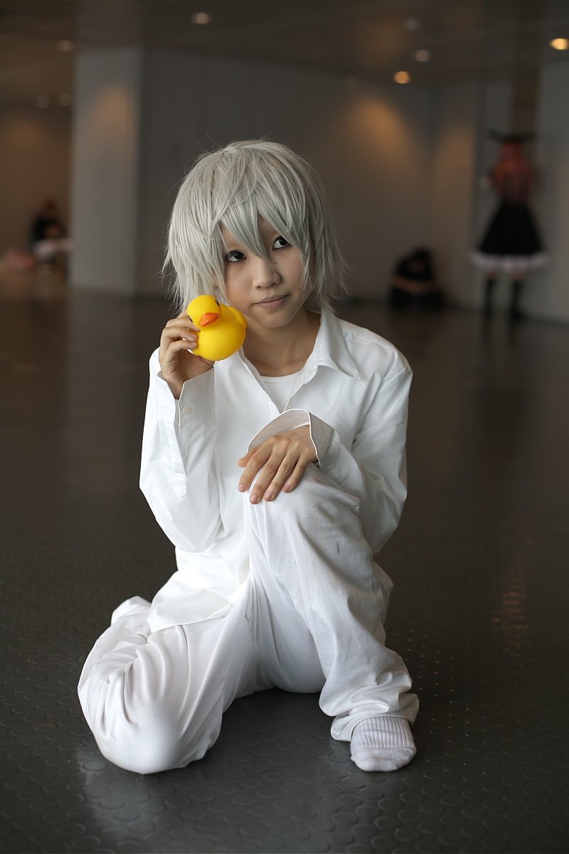near (death note), death note, silver hair, highres, photo (medium), cosplay, dress shirt, haruta mochiko, pants, rubber duck, shirt, short hair