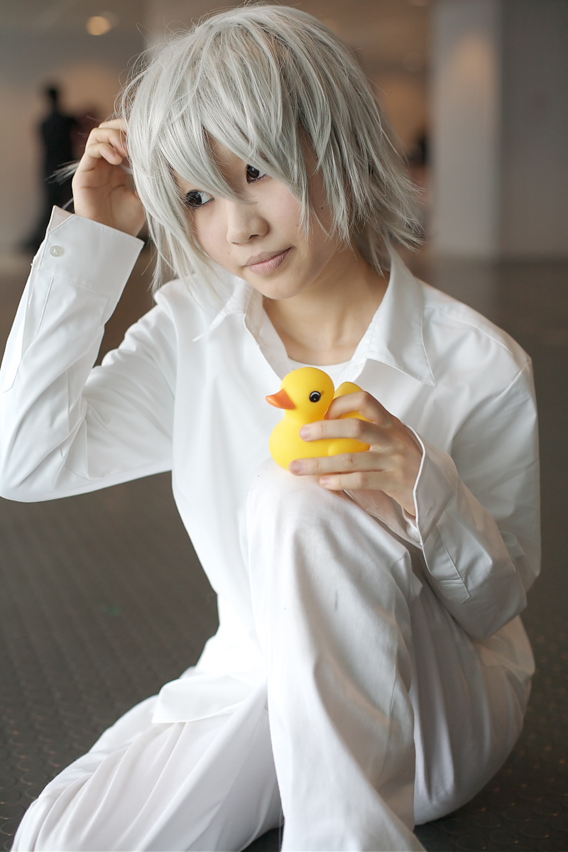 near (death note), death note, silver hair, highres, photo (medium), cosplay, dress shirt, haruta mochiko, pants, rubber duck, shirt, short hair