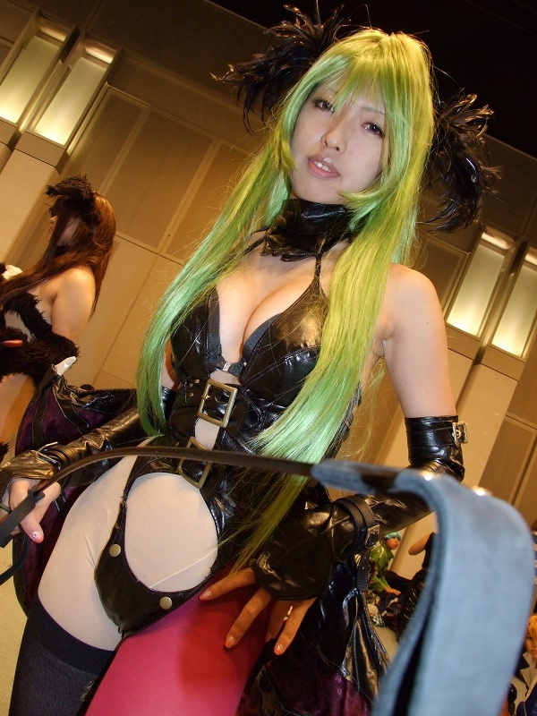 itsuya (real life), morrigan aensland, capcom, darkstalkers, photo (medium), bdsm, cosplay, green hair, leather, morrigan aensland (cosplay), pantyhose, riding crop, single thighhigh, thighhighs, utatane hiroyuki version