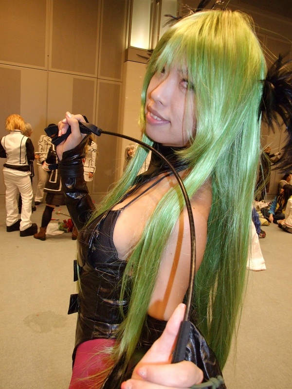 itsuya (real life), morrigan aensland, capcom, darkstalkers, photo (medium), bdsm, cosplay, green hair, leather, morrigan aensland (cosplay), pantyhose, riding crop, single thighhigh, thighhighs, utatane hiroyuki version