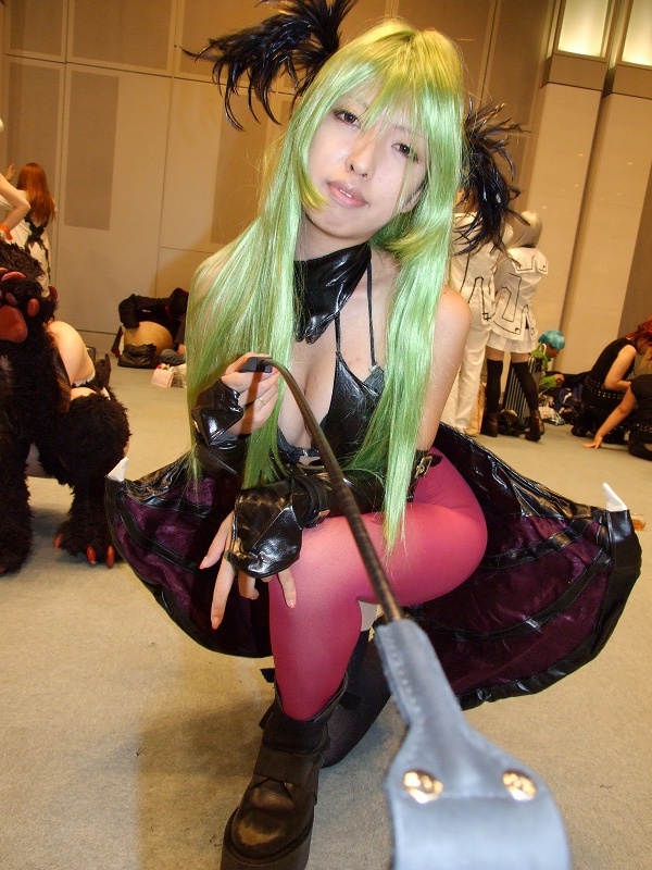 itsuya (real life), morrigan aensland, capcom, darkstalkers, photo (medium), bdsm, cosplay, green hair, leather, morrigan aensland (cosplay), pantyhose, riding crop, single thighhigh, thighhighs, utatane hiroyuki version