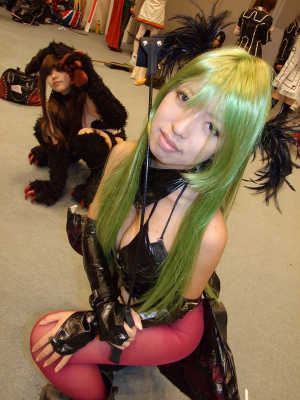 felicia (darkstalkers), itsuya (real life), morrigan aensland, capcom, darkstalkers, photo (medium), bdsm, cosplay, felicia (darkstalkers) (cosplay), green hair, leather, morrigan aensland (cosplay), pantyhose, riding crop, single thighhigh, thighhighs, utatane hiroyuki version
