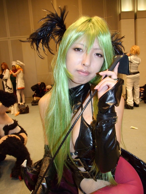 itsuya (real life), morrigan aensland, capcom, darkstalkers, photo (medium), bdsm, cosplay, green hair, leather, morrigan aensland (cosplay), pantyhose, riding crop, single thighhigh, thighhighs, utatane hiroyuki version