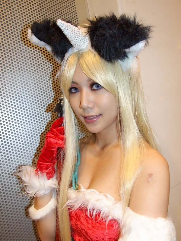 kisaragi towa, riesz, seiken densetsu, seiken densetsu 3, photo (medium), 1girl, animal ears, blonde hair, bra, cat ears, chain, cosplay, female focus, horns, lingerie, polearm, riesz (cosplay), santa costume, single horn, solo, underwear, weapon
