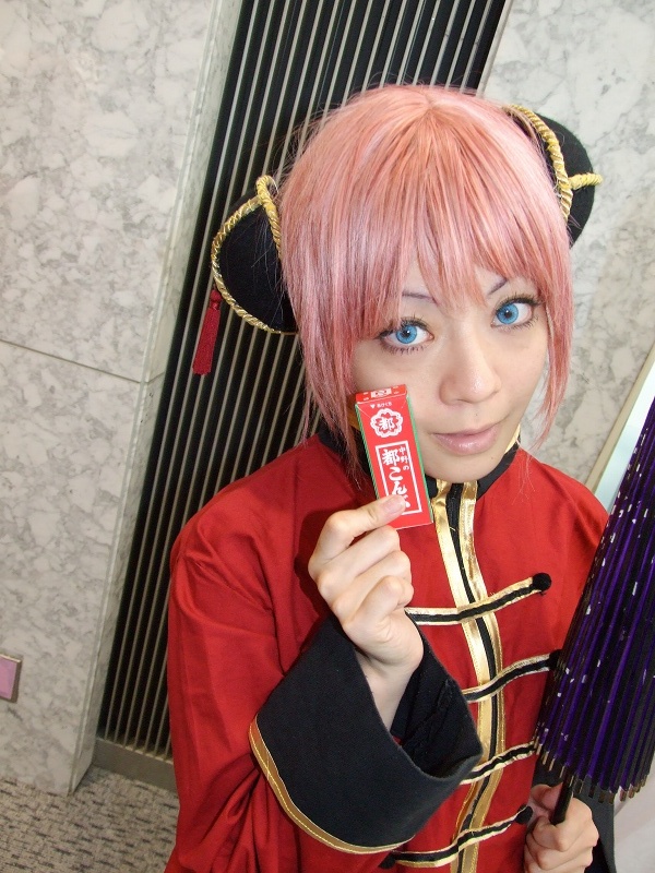kagura (gintama), gintama, photo (medium), chinese clothes, cosplay, hairpods, pink hair, umbrella, yu kaname