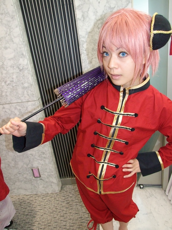 kagura (gintama), gintama, photo (medium), chinese clothes, cosplay, hairpods, pink hair, umbrella, yu kaname
