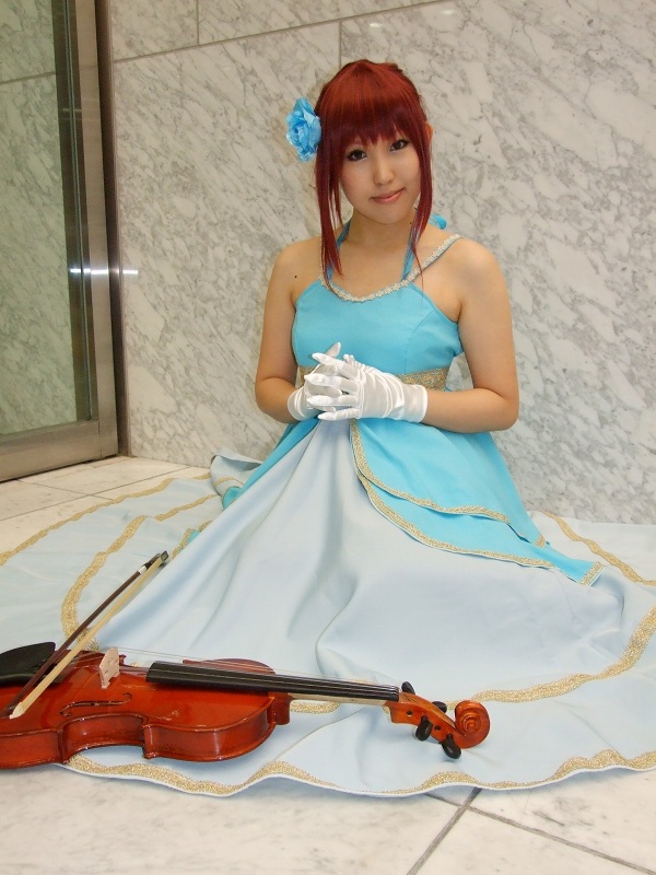 hino kahoko, moeka (cosplayer), kiniro no corda, photo (medium), cosplay, dress, flower, gloves, gown, hair flower, hair ornament, instrument, red hair, violin