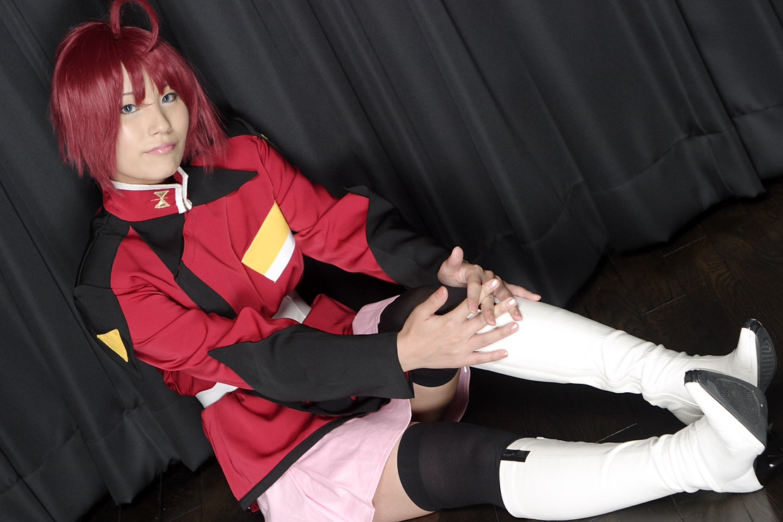 suzukaze yuuki, lunamaria hawke, gundam, gundam seed, gundam seed destiny, photo (medium), boots, cosplay, gun, red hair, thighhighs, weapon