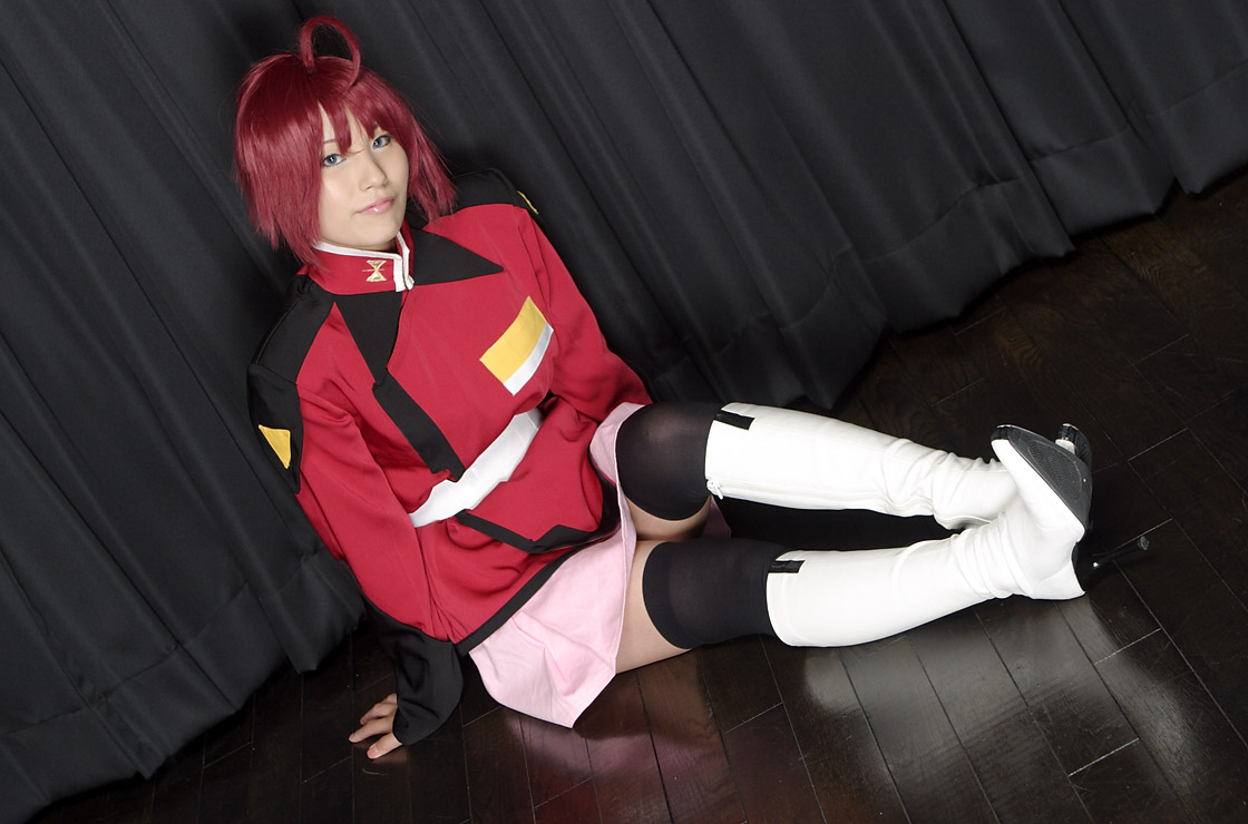suzukaze yuuki, lunamaria hawke, gundam, gundam seed, gundam seed destiny, photo (medium), boots, cosplay, gun, red hair, thighhighs, weapon
