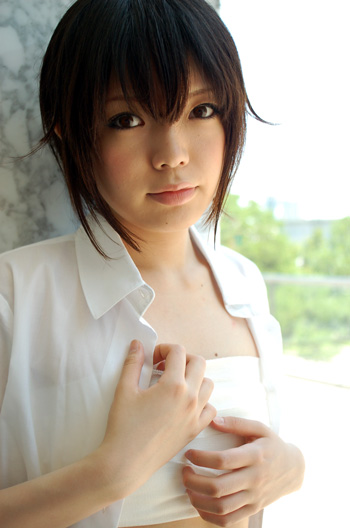 namada, inuzuka koushi, sumomomo momomo, photo (medium), 1girl, androgynous, asian, blurry, breast bind, breasts, brown eyes, brown hair, chest wrap, cosplay, crossdressing, crossdressing (ftm), depth of field, female focus, inuzuka koushi (cosplay), looking at viewer, midriff, mole, open clothes, open shirt, reverse trap, sarashi, school uniform, shirt, short hair, small breasts, solo, white shirt