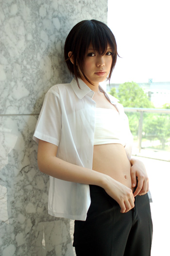 namada, inuzuka koushi, sumomomo momomo, photo (medium), 1girl, androgynous, asian, black pants, blurry, breast bind, breasts, brown eyes, brown hair, chest wrap, cosplay, crossdressing, crossdressing (ftm), depth of field, female focus, inuzuka koushi (cosplay), looking at viewer, midriff, navel, open clothes, open shirt, pants, reverse trap, sarashi, school uniform, shirt, short hair, small breasts, solo, white shirt