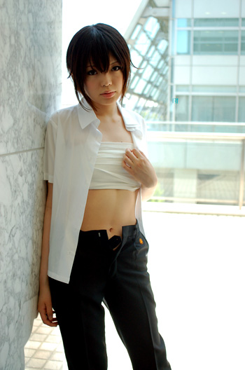namada, inuzuka koushi, sumomomo momomo, photo (medium), 1girl, androgynous, asian, black pants, blurry, breast bind, breasts, brown eyes, brown hair, chest wrap, cosplay, crossdressing, crossdressing (ftm), depth of field, female focus, inuzuka koushi (cosplay), looking at viewer, midriff, navel, open pants, pants, reverse trap, sarashi, school uniform, shirt, short hair, small breasts, solo, white shirt