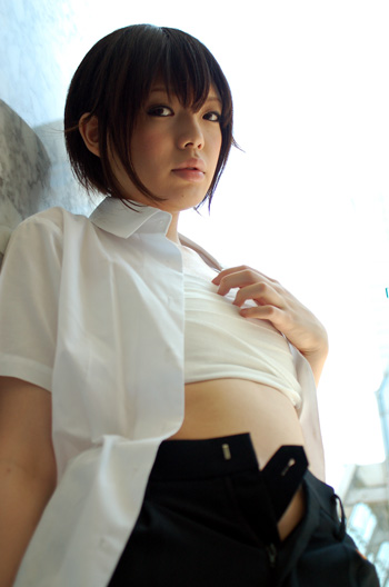 namada, inuzuka koushi, sumomomo momomo, photo (medium), 1girl, androgynous, asian, black pants, blurry, breast bind, breasts, brown eyes, brown hair, chest wrap, cosplay, crossdressing, crossdressing (ftm), depth of field, female focus, inuzuka koushi (cosplay), looking at viewer, midriff, open clothes, open pants, open shirt, pants, reverse trap, sarashi, school uniform, shirt, short hair, small breasts, solo, white shirt