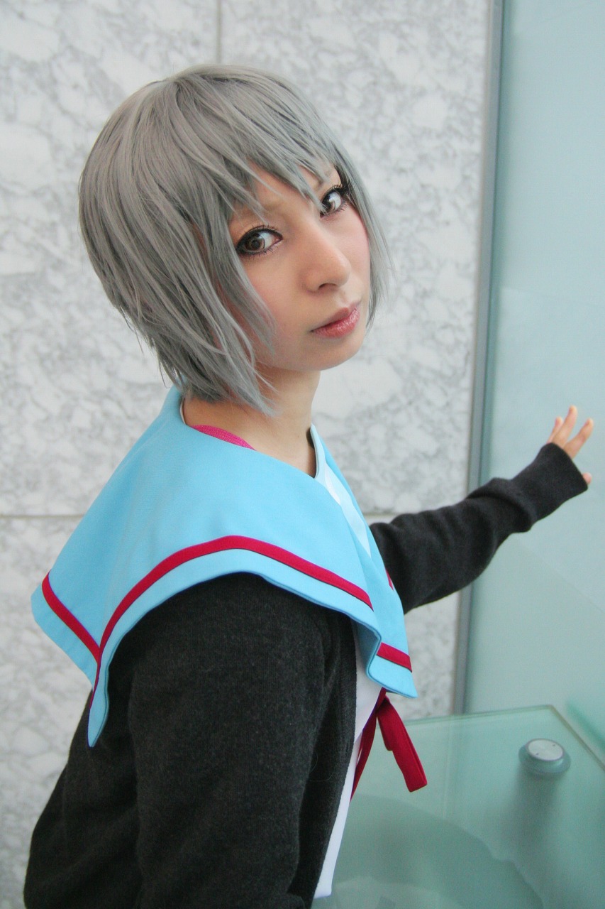 ari (model), nagato yuki, suzumiya haruhi no yuuutsu, silver hair, highres, photo (medium), cardigan, cosplay, sailor, school uniform, serafuku
