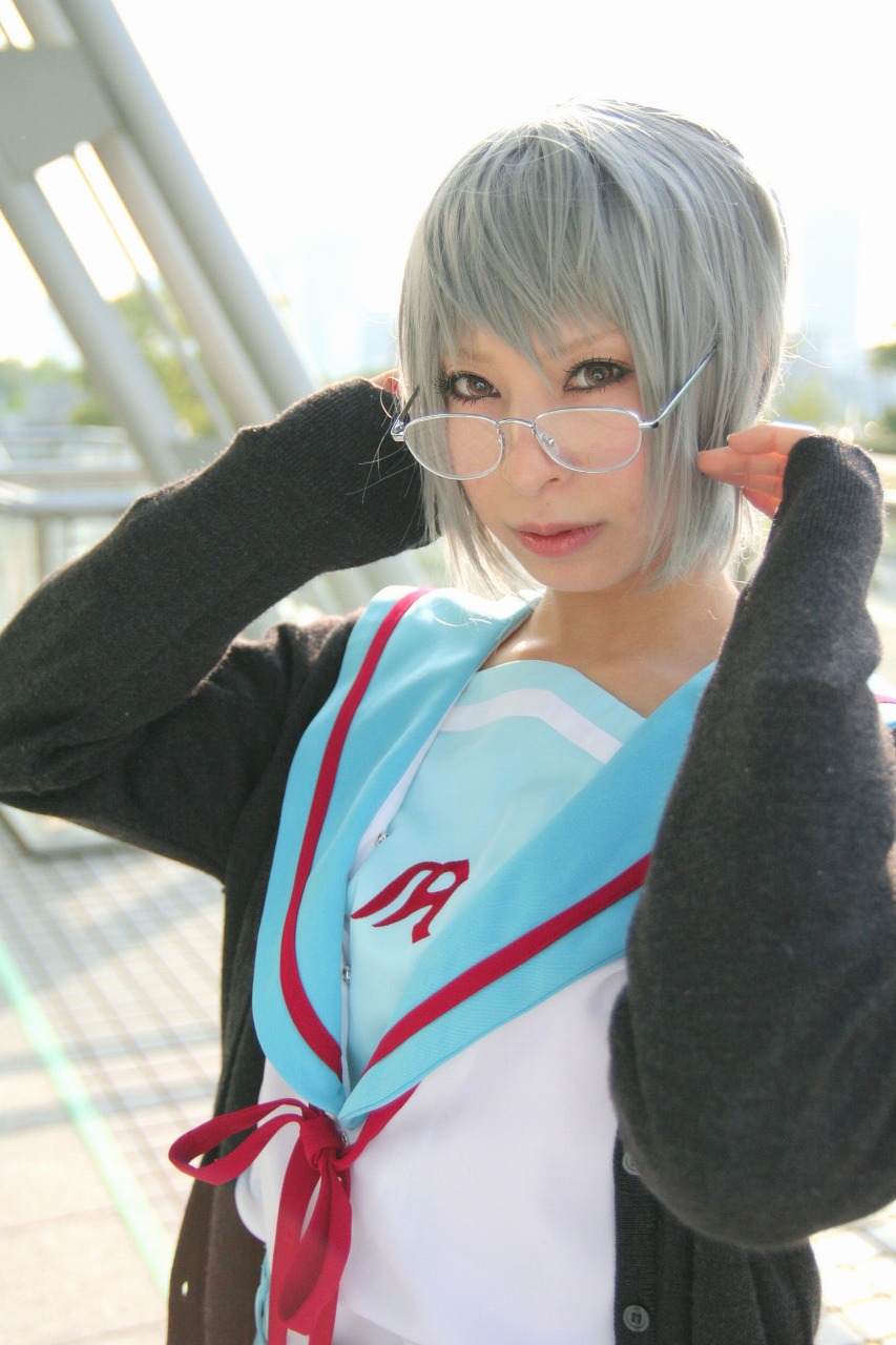 ari (model), nagato yuki, suzumiya haruhi no yuuutsu, silver hair, highres, photo (medium), cardigan, cosplay, glasses, sailor, school uniform, serafuku
