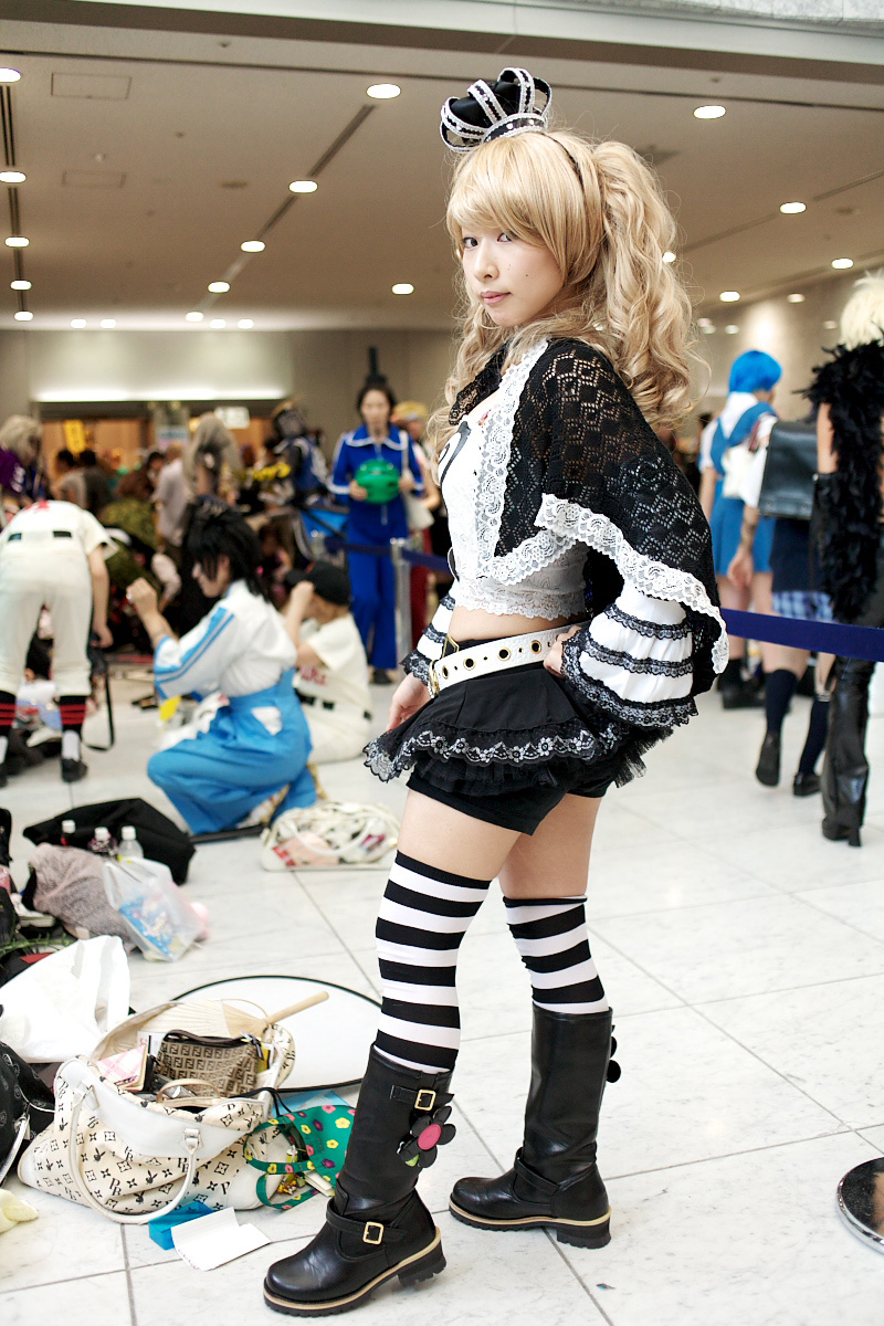perona, one piece, black footwear, highres, photo (medium), 1girl, bag, baseball uniform, belt, black & white, black hair, blonde hair, blue hair, boots, bow, camisole, capelet, cosplay, crown, frills, full body, handbag, lace, lace-trimmed skirt, lace trim, patterned legwear, perona (cosplay), shawl, shoes, short cape, skirt, solo focus, sportswear, standing, striped clothes, striped thighhighs, thighhighs, thriller bark, twintails, two-tone stripes, white belt, white hair, yoshikawa sunao