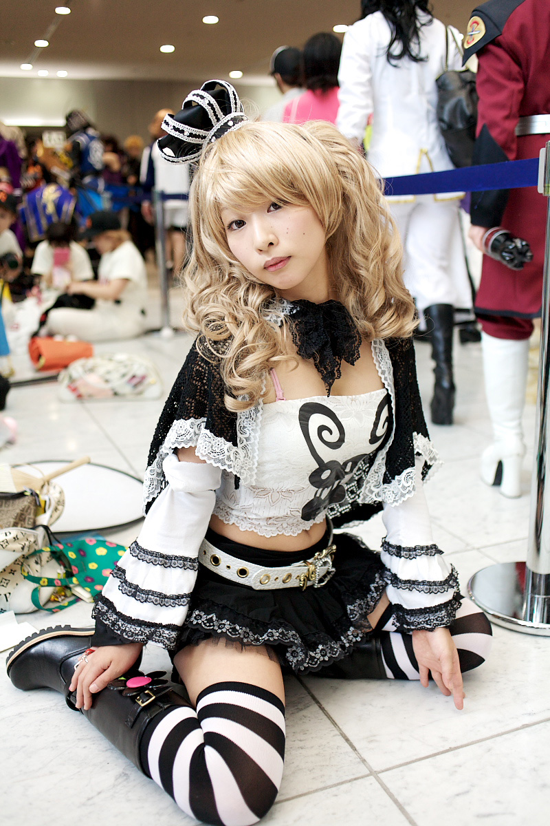perona, one piece, highres, photo (medium), 1girl, belt, blonde hair, boots, bow, camisole, capelet, cosplay, crown, frills, lace, patterned legwear, perona (cosplay), short cape, striped clothes, striped thighhighs, thighhighs, thriller bark, twintails, white belt, yoshikawa sunao