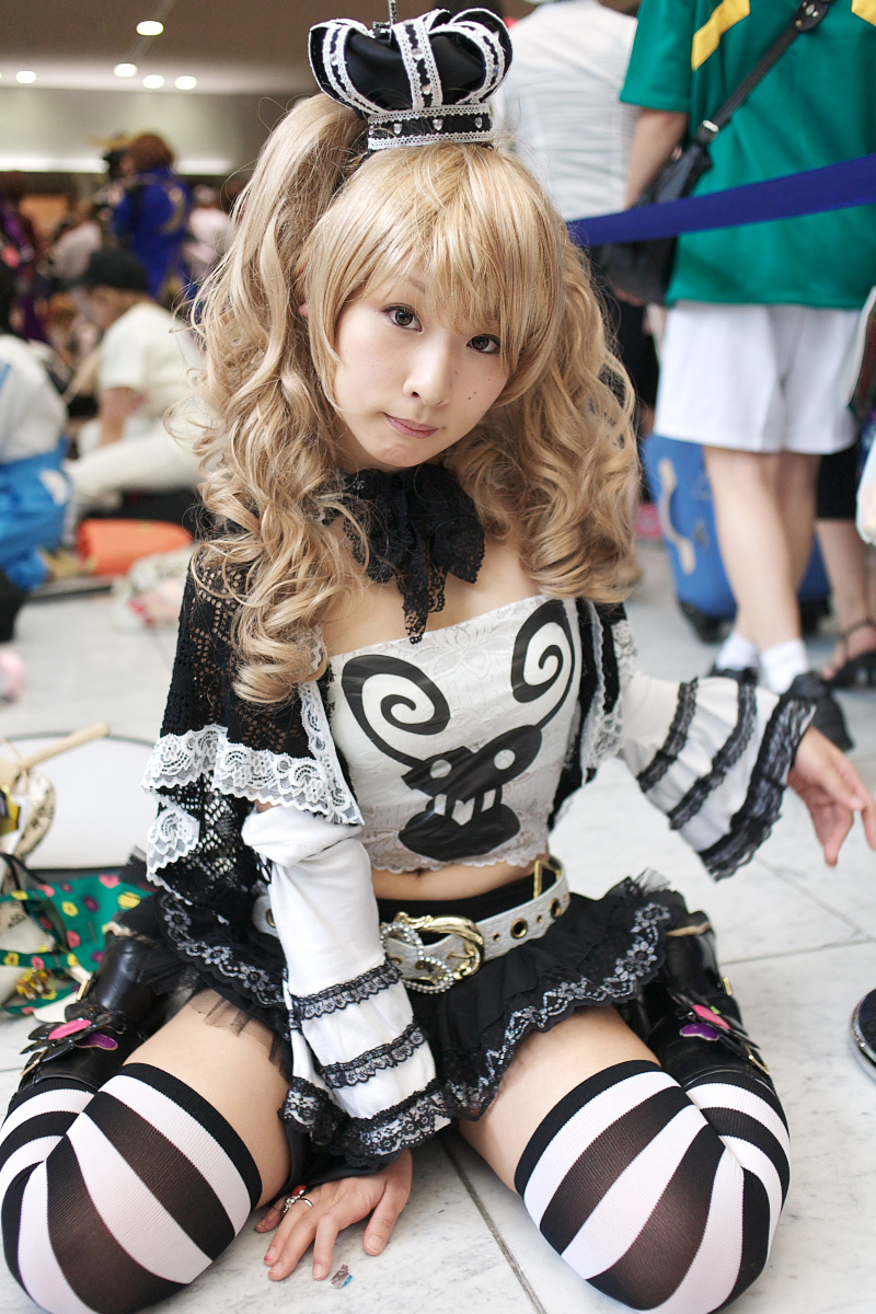 perona, one piece, highres, photo (medium), 1girl, belt, blonde hair, boots, bow, camisole, capelet, cosplay, crown, frills, jolly roger, lace, patterned legwear, perona (cosplay), short cape, skirt, striped clothes, striped thighhighs, thighhighs, thriller bark, twintails, white belt, yoshikawa sunao