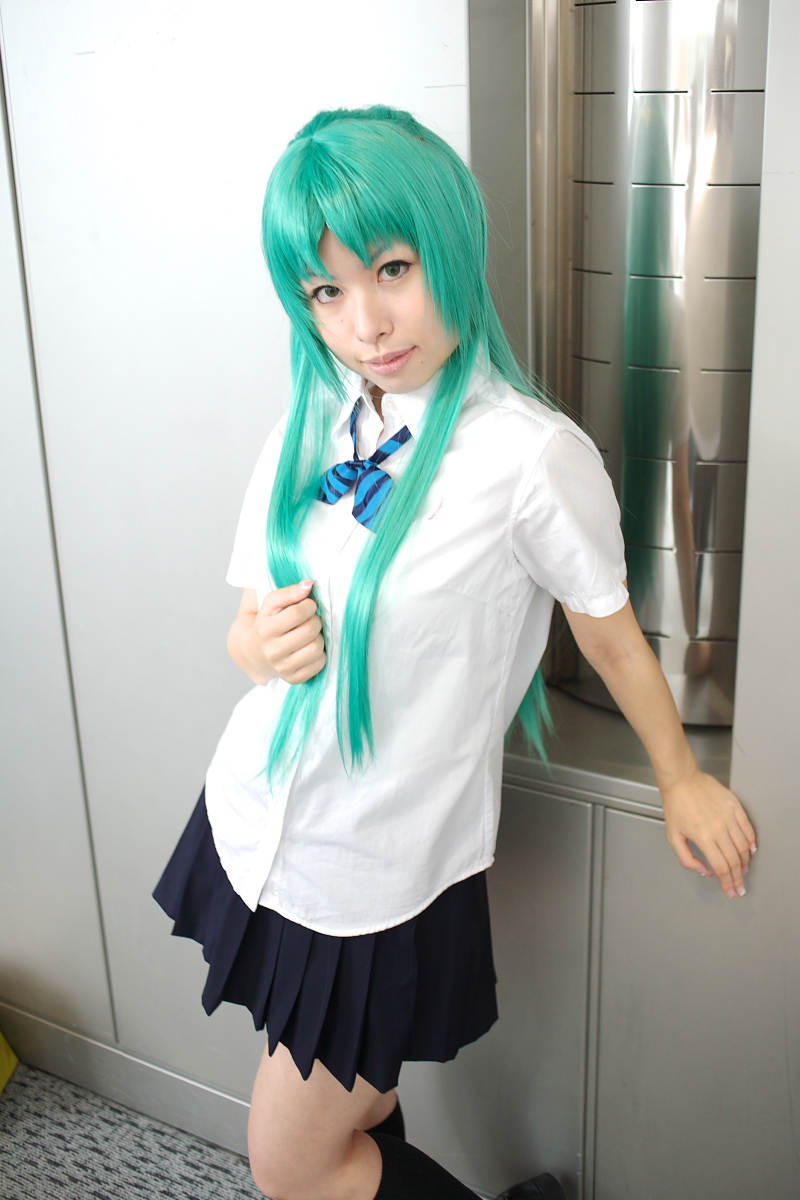 momose riyu, sonozaki shion, higurashi no naku koro ni, highres, photo (medium), 1girl, asian, bow, color contacts, cosplay, female focus, green eyes, green hair, hair bow, indoors, kneehighs, long hair, looking at viewer, matching hair/eyes, school uniform, socks, solo, sonozaki shion (cosplay)