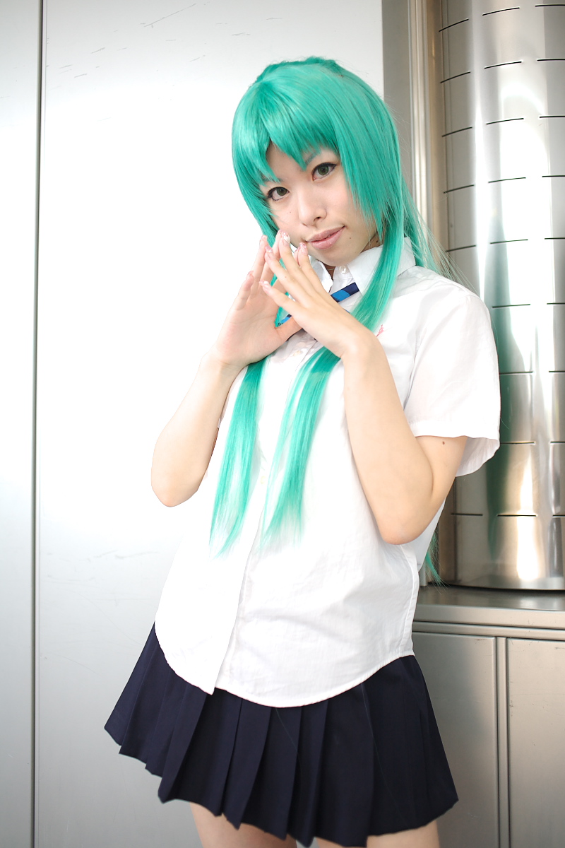 momose riyu, sonozaki shion, higurashi no naku koro ni, highres, photo (medium), 1girl, asian, bow, color contacts, cosplay, female focus, green eyes, green hair, hair bow, indoors, kneehighs, long hair, looking at viewer, matching hair/eyes, mole, school uniform, socks, solo, sonozaki shion (cosplay)