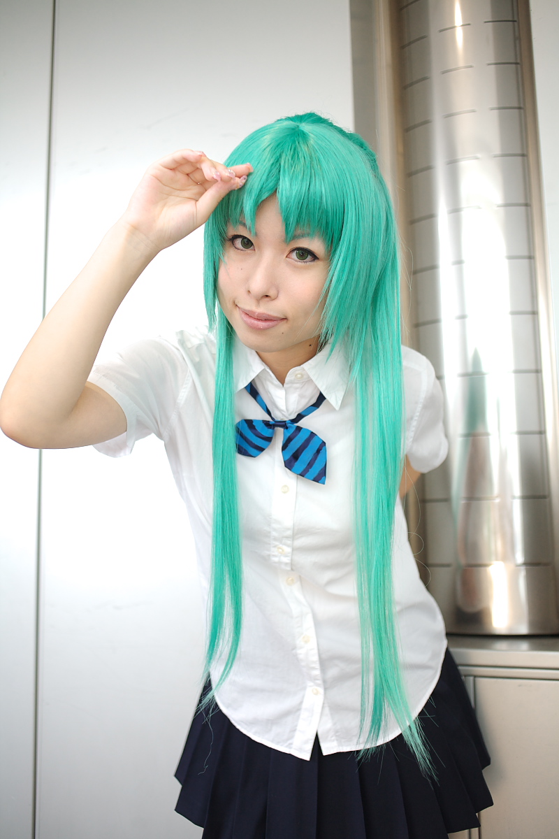 momose riyu, sonozaki shion, higurashi no naku koro ni, highres, photo (medium), 1girl, asian, bow, color contacts, cosplay, female focus, green eyes, green hair, hair bow, indoors, kneehighs, long hair, looking at viewer, matching hair/eyes, mole, school uniform, socks, solo, sonozaki shion (cosplay)