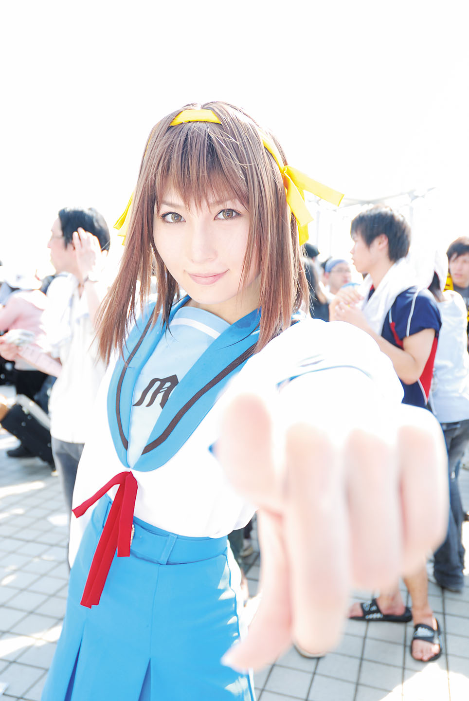 suzumiya haruhi, suzumiya haruhi no yuuutsu, highres, photo (medium), armband, cosplay, hair ribbon, kamijou yuzuru, ribbon, sailor, school uniform, serafuku