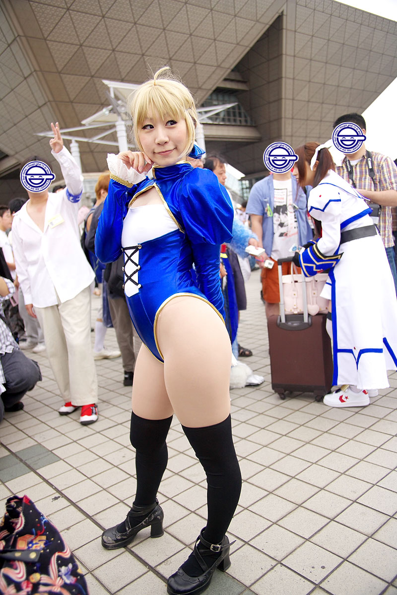 artoria pendragon (fate), kirekawa saku (model), saber (fate), fate/stay night, fate (series), highres, photo (medium), blonde hair, bow, braid, cosplay, hair bow, thighhighs