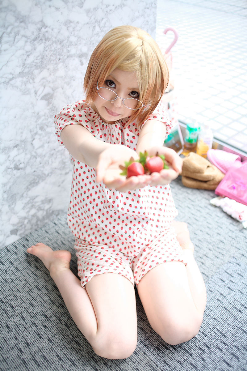 sakuragi matsuri, ichigo mashimaro, highres, photo (medium), blonde hair, cosplay, dress, food, fruit, glasses, mamiya tamaki, strawberry, strawberry pattern