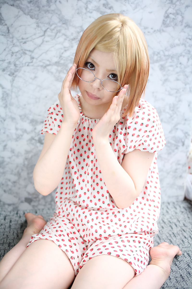 sakuragi matsuri, ichigo mashimaro, highres, photo (medium), blonde hair, cosplay, dress, glasses, mamiya tamaki, strawberry pattern