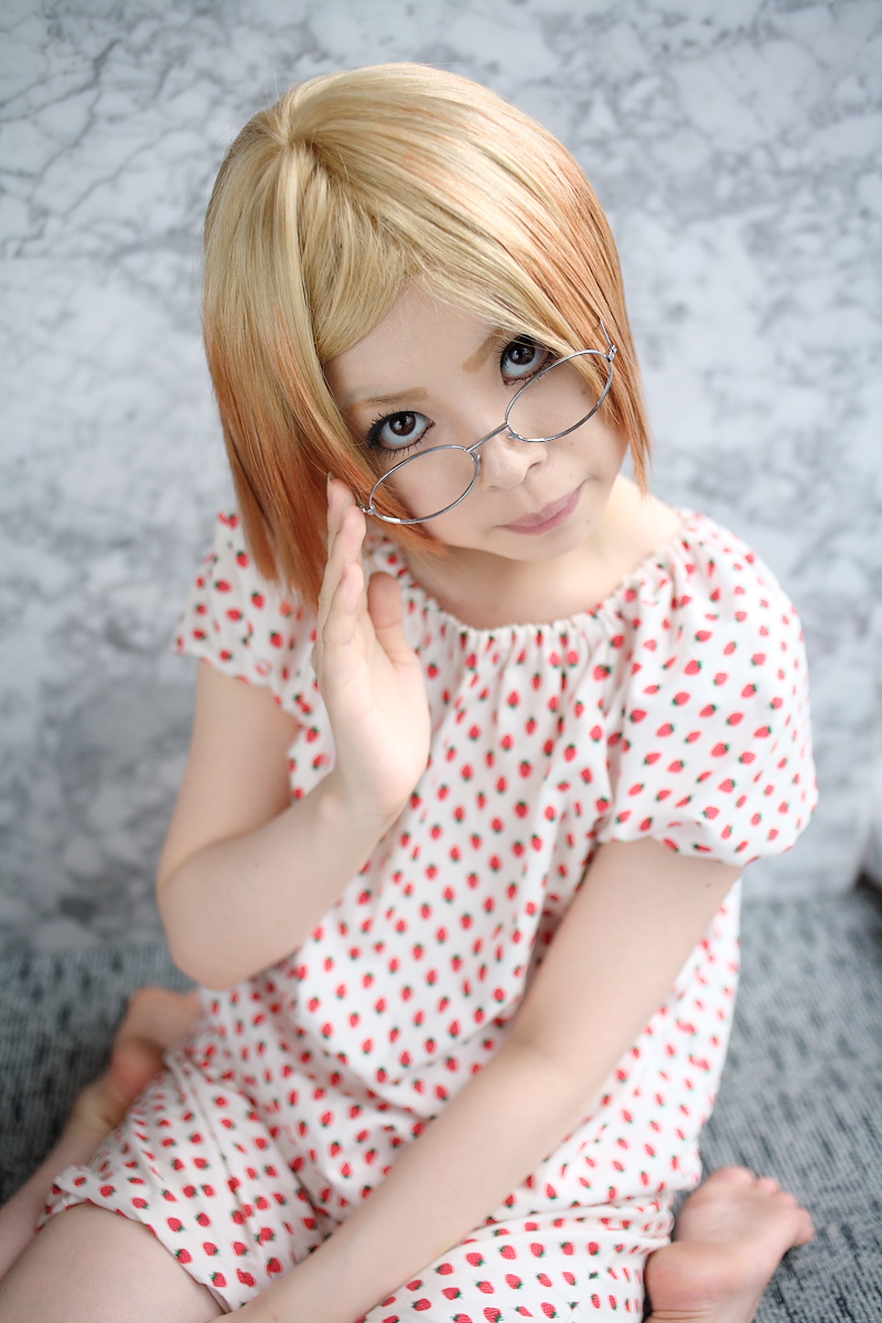 sakuragi matsuri, ichigo mashimaro, highres, photo (medium), blonde hair, cosplay, dress, glasses, mamiya tamaki, strawberry pattern