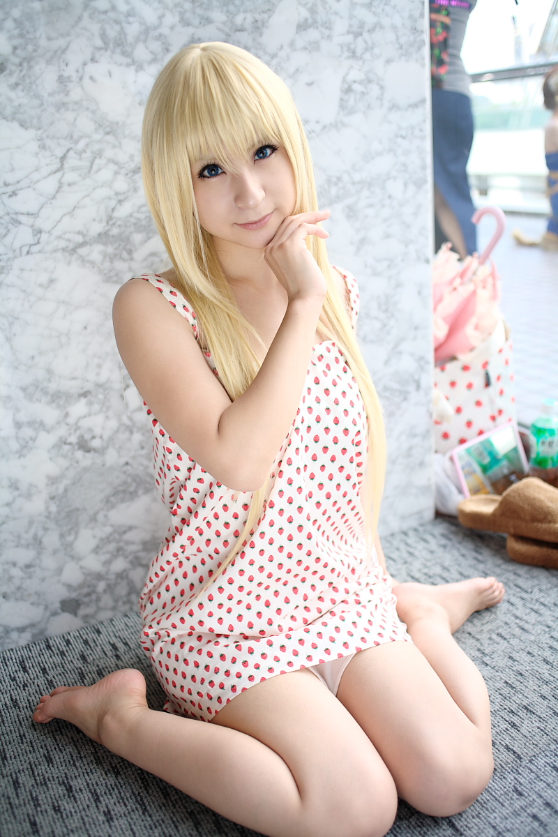 ana coppola, ichigo mashimaro, highres, photo (medium), amamiya laiko, barefoot, blonde hair, cosplay, dress, feet, strawberry pattern, toes