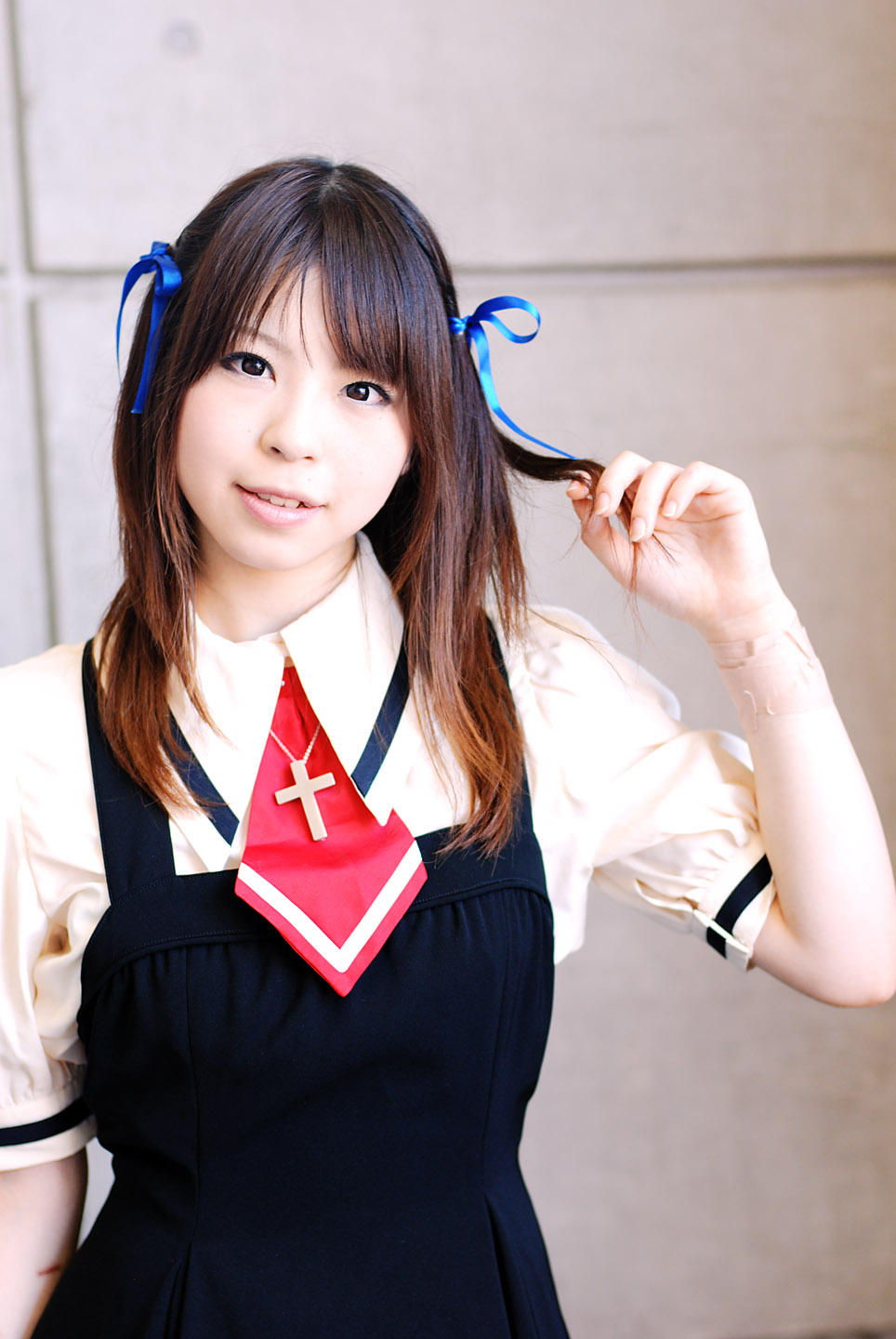 katou mari, toono minagi, air (visual novel), highres, photo (medium), cosplay, hair ribbon, kneehighs, ribbon, school uniform, serafuku, socks