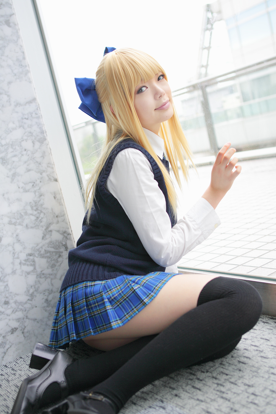 namada, character request, highres, photo (medium), 1girl, against glass, asian, black shoes, black thighhighs, blonde hair, blue eyes, blue ribbon, blurry, bow, breasts, color contacts, cosplay, depth of field, dress shirt, female focus, hair bow, high heels, indoors, light smile, looking at viewer, looking back, mary janes, miniskirt, on floor, parted lips, pleated skirt, ribbon, rug, school uniform, shirt, shoes, sitting, skirt, small breasts, solo, sweater vest, thighhighs, white shirt, window, yokozuwari, zettai ryouiki