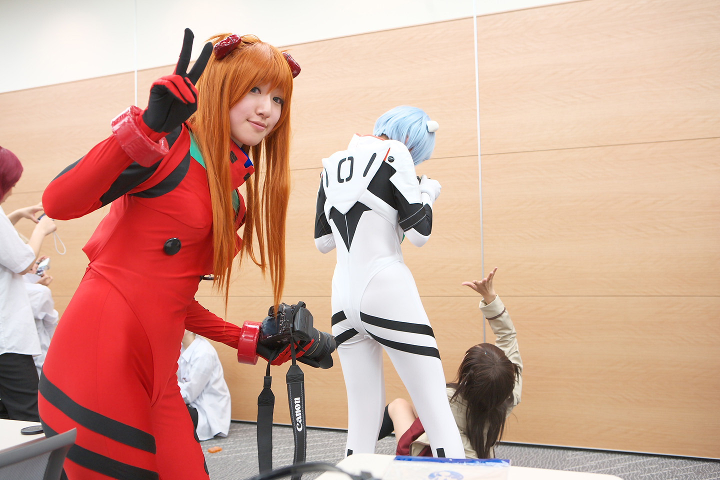 kipi-san, namada, saya (cosplayer), ayanami rei, souryuu asuka langley, tsukamoto tenma, neon genesis evangelion, school rumble, photo (medium), 3girls, ahoge, asian, ayanami rei (cosplay), blue hair, brown hair, cosplay, indoors, kneehighs, long hair, looking at viewer, looking back, mecha pilot suit, multiple girls, orange hair, plugsuit (cosplay), plugsuit (evangelion), school uniform, serafuku, short hair, socks, souryuu asuka langley (cosplay), tsukamoto tenma (cosplay), twin ahoge, two side up, v