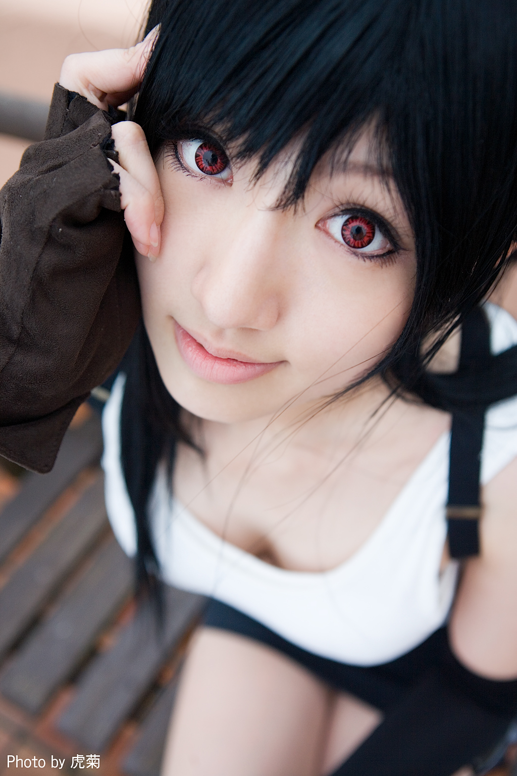 saya (cosplayer), tifa lockhart, final fantasy, final fantasy vii, highres, photo (medium), breasts, cleavage, cosplay, fingerless gloves, gloves, miniskirt, skirt, suspenders, tank top, tifa lockhart (cosplay)