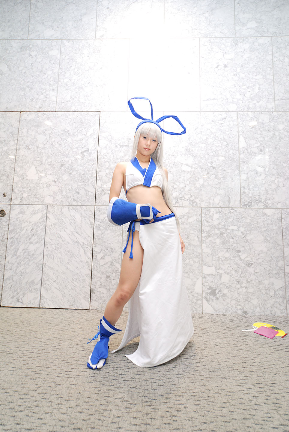 majikina mina, samurai spirits zero, silver hair, highres, photo (medium), aisui nao, bow, cosplay, hair bow, midriff