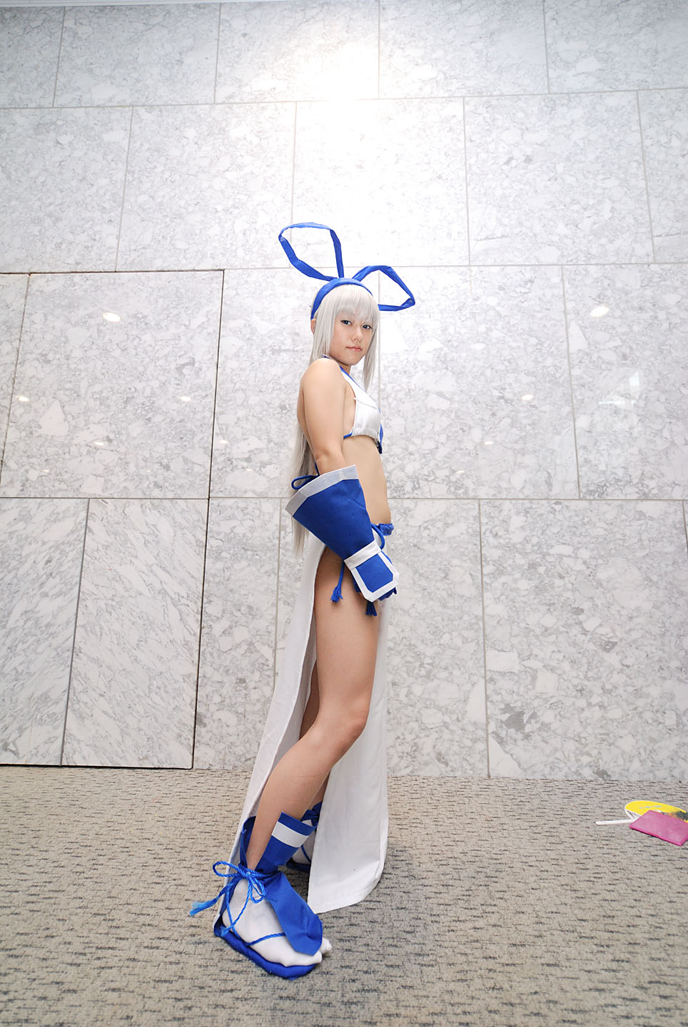 majikina mina, samurai spirits zero, silver hair, highres, photo (medium), aisui nao, bow, cosplay, hair bow, midriff