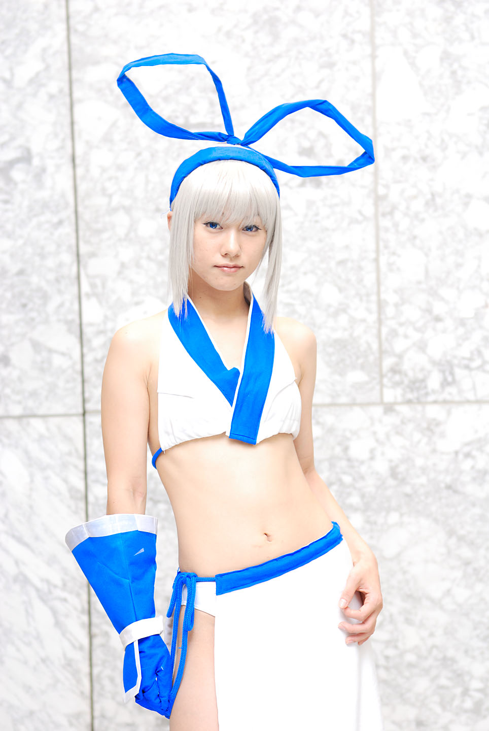 majikina mina, samurai spirits zero, silver hair, highres, photo (medium), aisui nao, bow, cosplay, hair bow, midriff