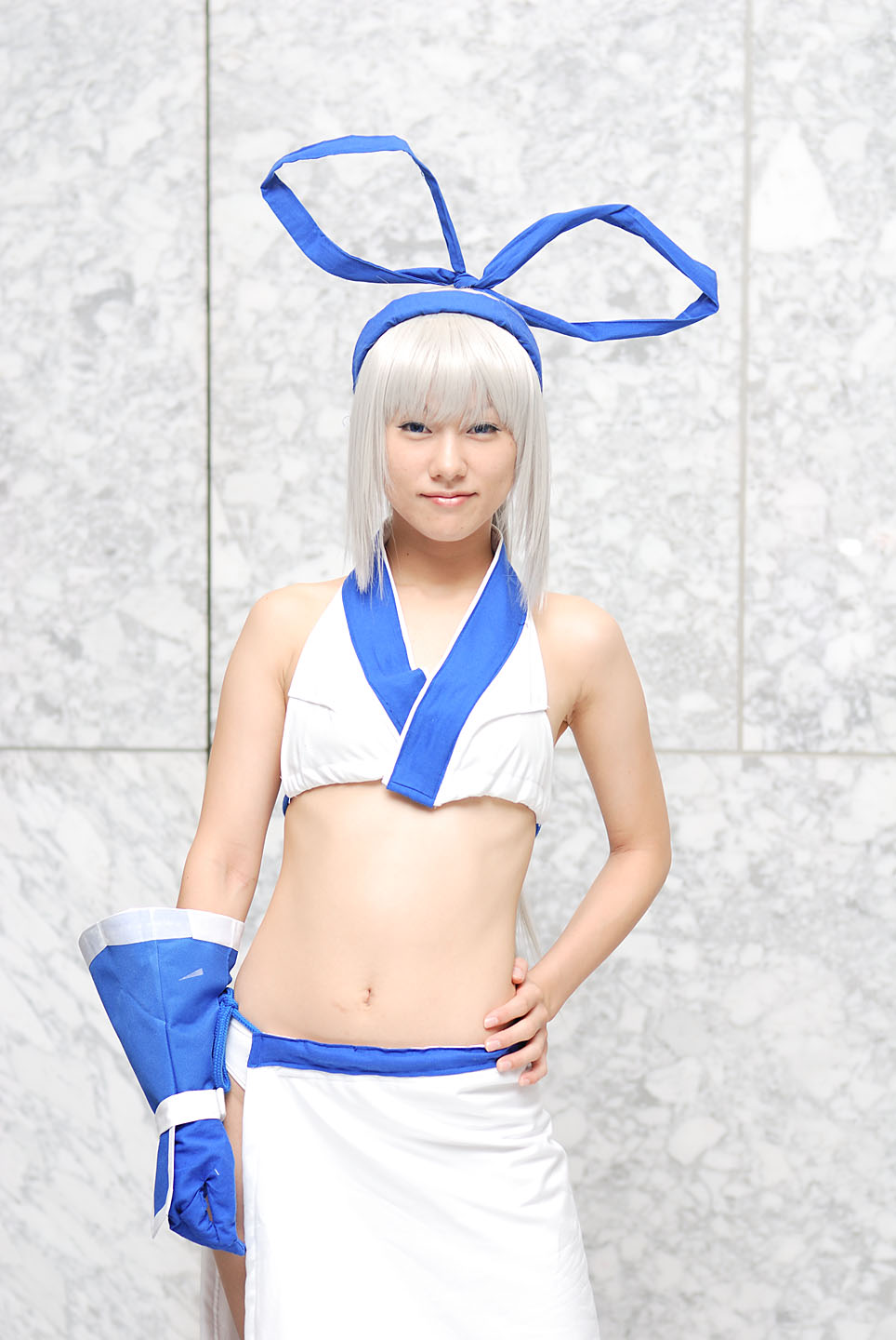 majikina mina, samurai spirits zero, silver hair, highres, photo (medium), aisui nao, bow, cosplay, hair bow, midriff