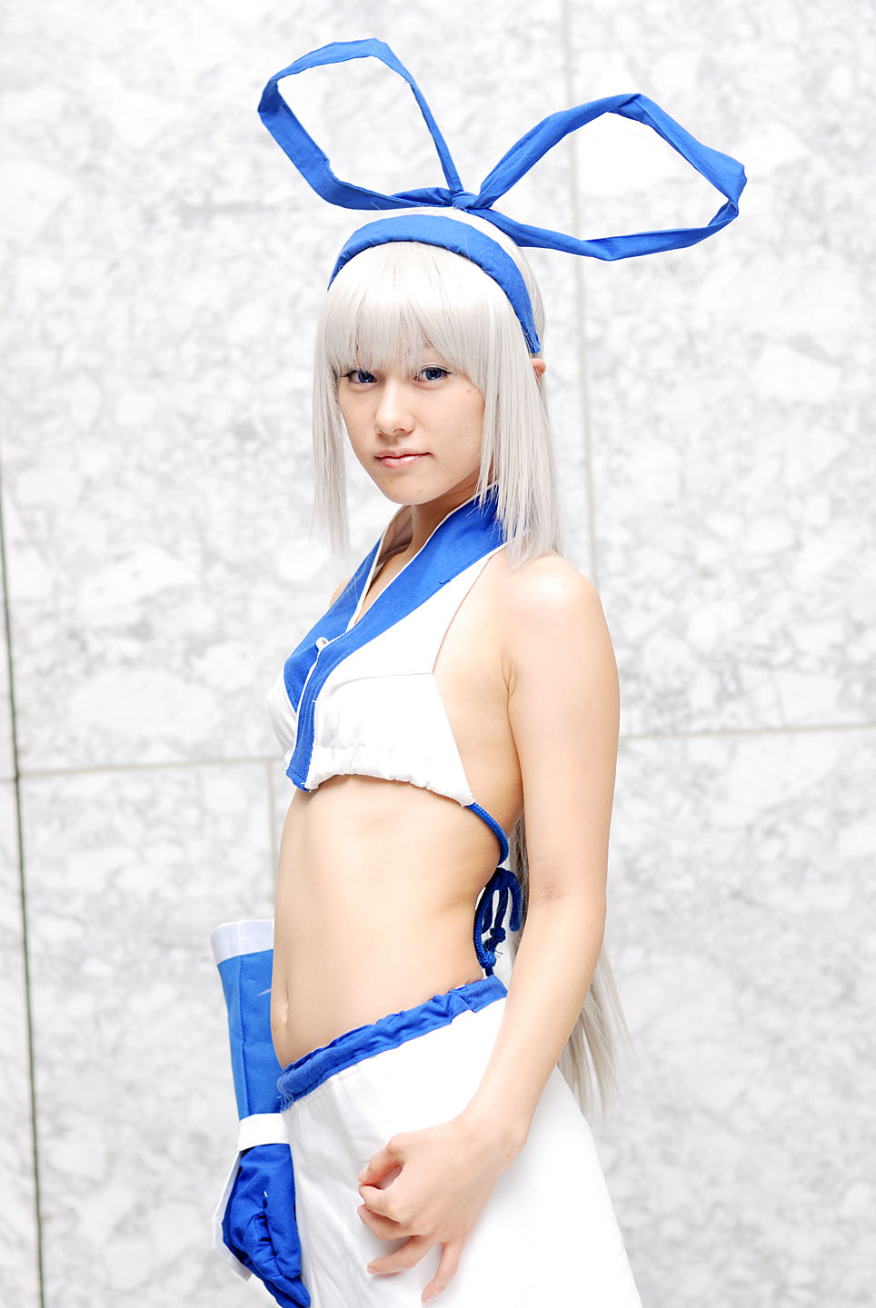 majikina mina, samurai spirits zero, silver hair, highres, photo (medium), aisui nao, bow, cosplay, hair bow, midriff