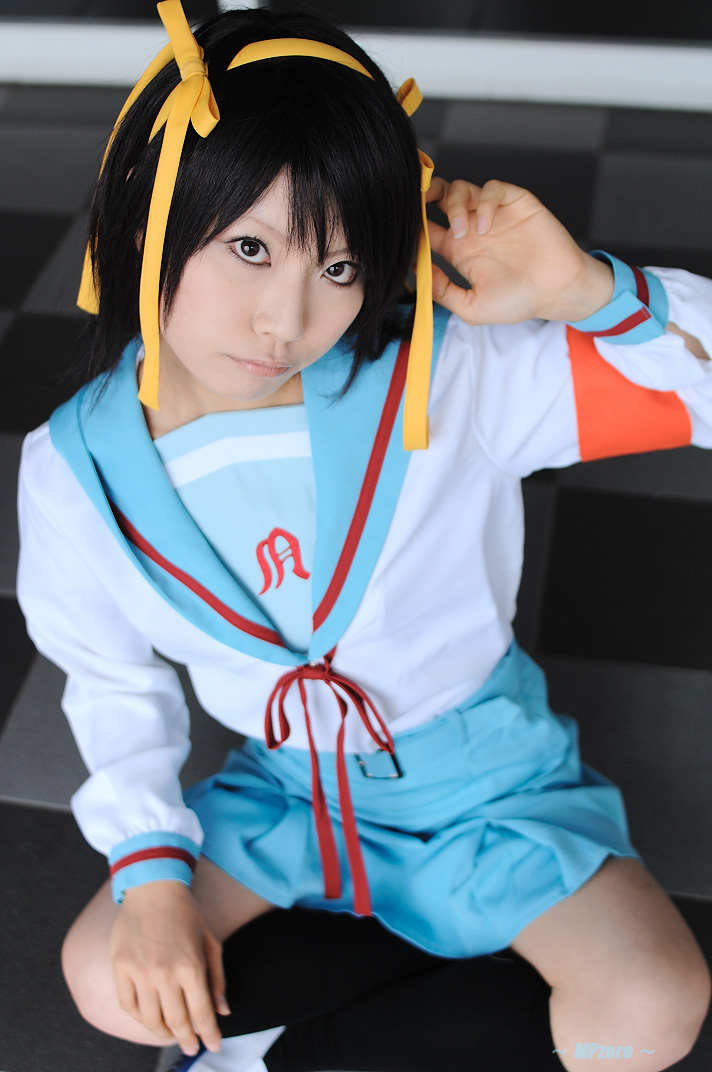 suzumiya haruhi, ibara, suzumiya haruhi no yuuutsu, photo (medium), cosplay, hair ribbon, kneehighs, ribbon, sailor, school uniform, serafuku, socks