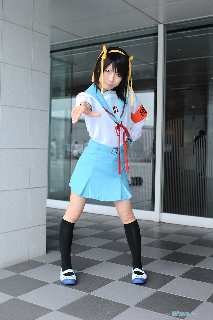 suzumiya haruhi, ibara, suzumiya haruhi no yuuutsu, photo (medium), cosplay, hair ribbon, kneehighs, ribbon, sailor, school uniform, serafuku, socks