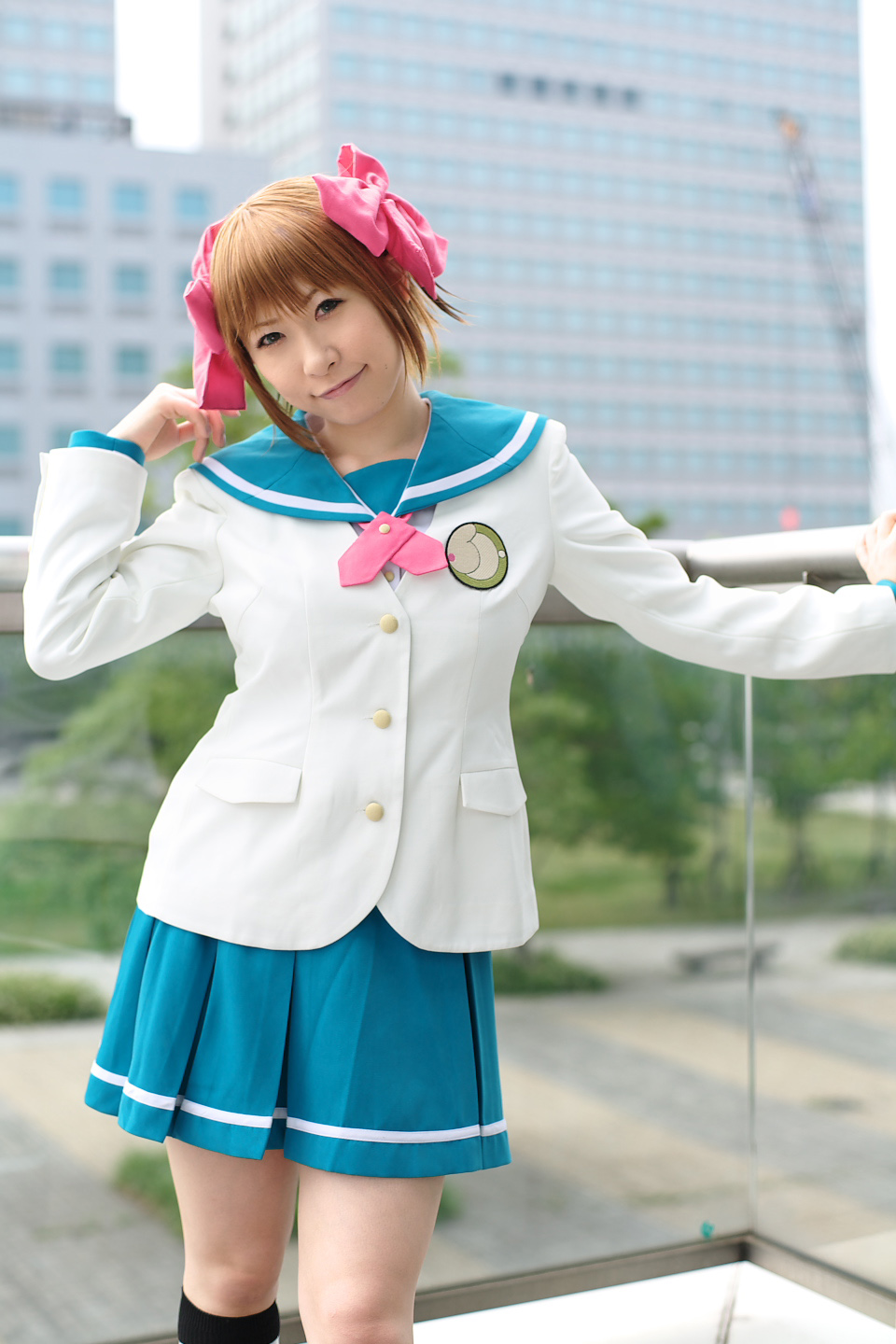 chippi, amami haruka, idolmaster, idolmaster (classic), highres, photo (medium), 1girl, amami haruka (cosplay), asian, blazer, blue eyes, bow, brown hair, color contacts, cosplay, female focus, hair bow, jacket, kneehighs, looking at viewer, outdoors, sailor, school uniform, serafuku, short hair, smile, socks, solo