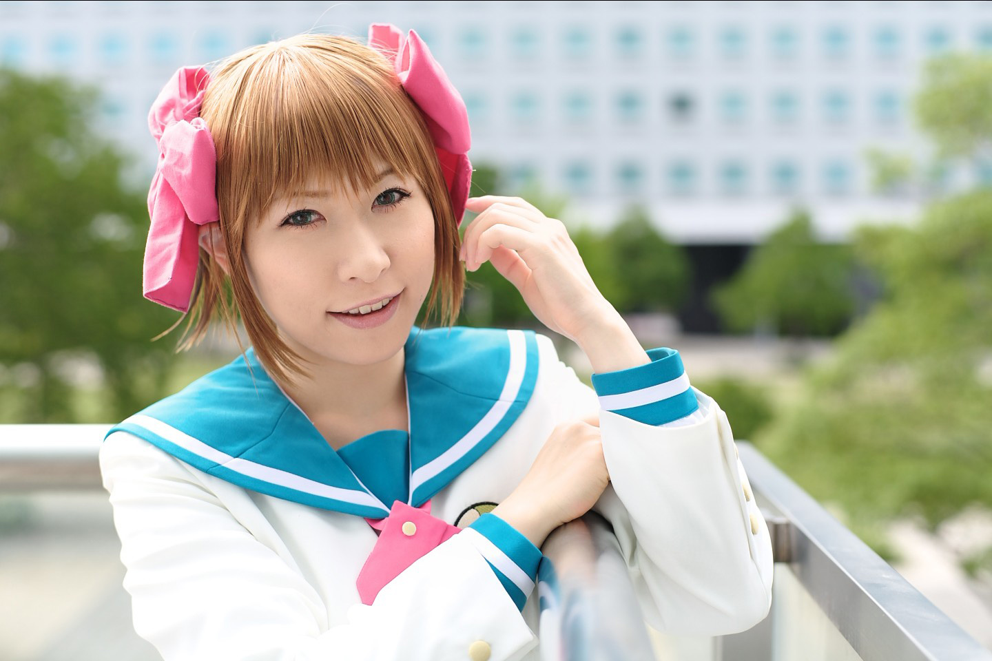 chippi, amami haruka, idolmaster, idolmaster (classic), photo (medium), 1girl, amami haruka (cosplay), asian, blazer, blue eyes, bow, brown hair, color contacts, cosplay, female focus, hair bow, jacket, looking at viewer, outdoors, sailor, school uniform, serafuku, short hair, solo