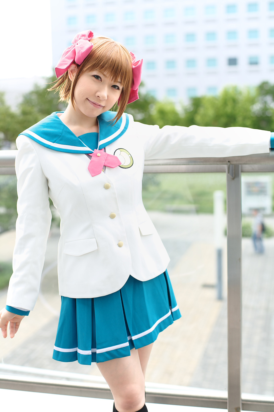 chippi, amami haruka, idolmaster, idolmaster (classic), highres, photo (medium), 1girl, amami haruka (cosplay), asian, blazer, blue eyes, bow, brown hair, color contacts, cosplay, female focus, hair bow, jacket, kneehighs, looking at viewer, outdoors, sailor, school uniform, serafuku, short hair, smile, socks, solo