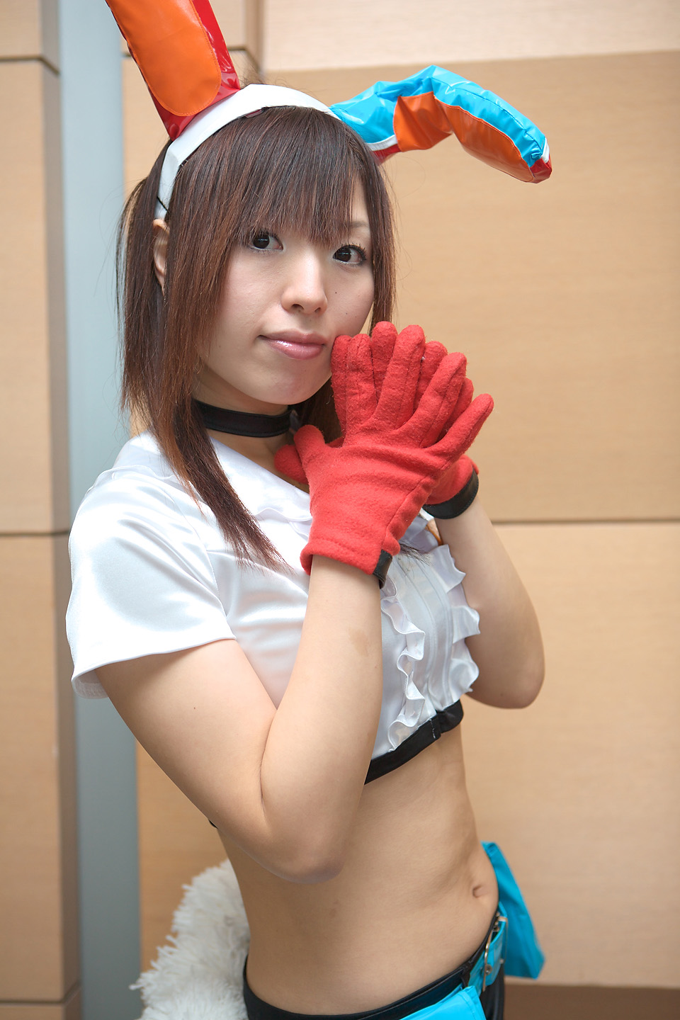 rayu, tsukuda mina, getsumento heiki miina, highres, photo (medium), animal ears, carrot, cosplay, crop top, gloves, midriff, miniskirt, rabbit ears, skirt