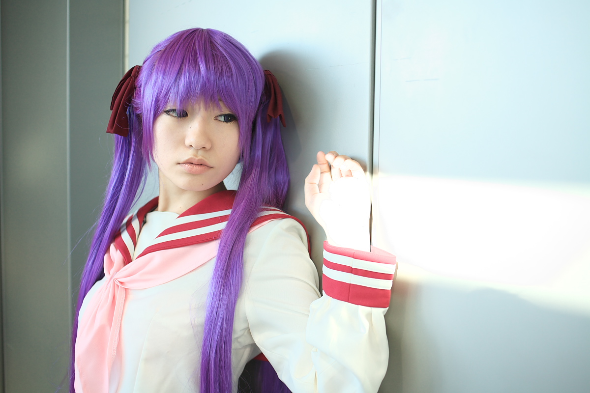 naito, hiiragi kagami, lucky star, photo (medium), cosplay, hair ribbon, purple hair, ribbon, sailor, school uniform, serafuku, twintails